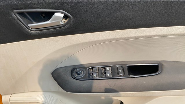 Second-hand 2019 Renault Triber RXZ for sale in Patna-11