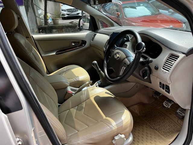 Second-hand 2012 Toyota Innova 2.5 VX 7 STR BSIV for sale in Mumbai-4