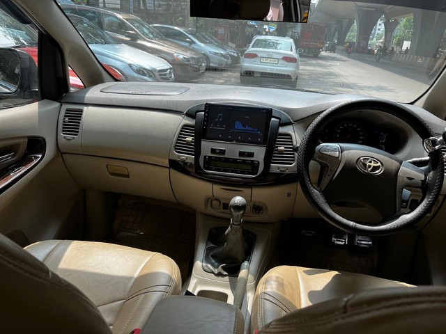 Second-hand 2012 Toyota Innova 2.5 VX 7 STR BSIV for sale in Mumbai-5