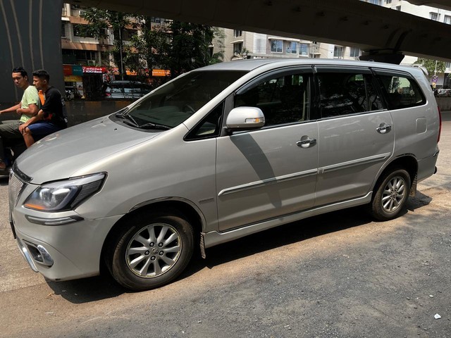 Second-hand 2012 Toyota Innova 2.5 VX 7 STR BSIV for sale in Mumbai-7