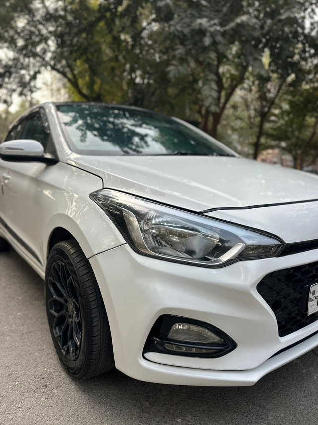 Second-hand 2018 Hyundai i20 1.2 Asta for sale in New Delhi-3