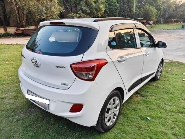 Second-hand 2015 Hyundai Grand i10 Sportz for sale in Noida-2