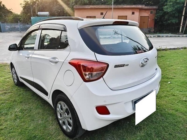 Second-hand 2015 Hyundai Grand i10 Sportz for sale in Noida-12
