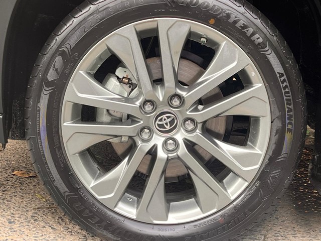 Second-hand 2025 Toyota Innova Hycross ZX(O) Hybrid for sale in New Delhi-6