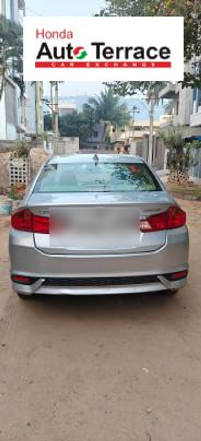Second-hand 2017 Honda City V MT AVN for sale in Visakhapatnam-3