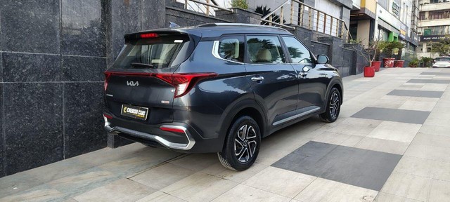 Second-hand 2023 Kia Carens Premium iMT for sale in New Delhi-7