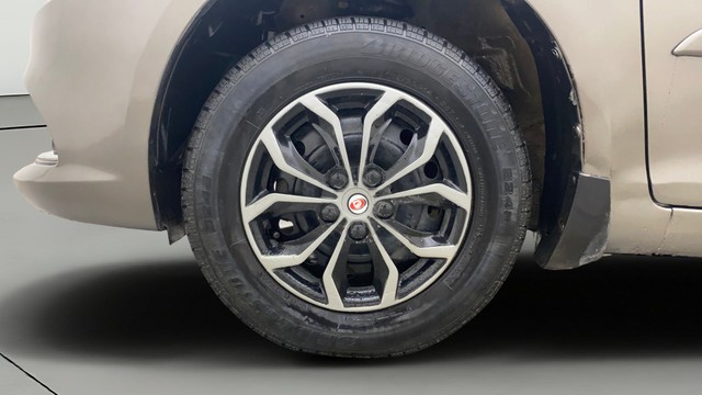 Second-hand 2017 Maruti Suzuki Swift Dzire VDI for sale in Hyderabad-29