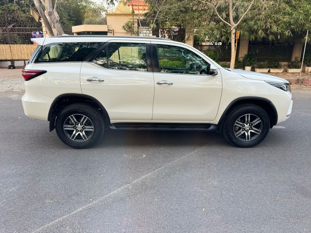 Second-hand 2025 Toyota Fortuner 4X2 Diesel AT for sale in New Delhi-1