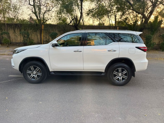 Second-hand 2025 Toyota Fortuner 4X2 Diesel AT for sale in New Delhi-3