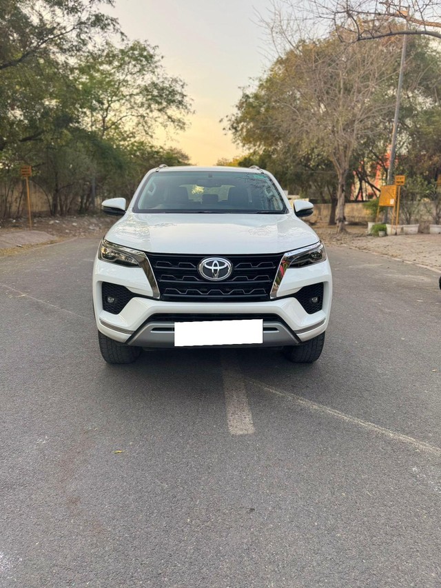 Second-hand 2025 Toyota Fortuner 4X2 Diesel AT for sale in New Delhi-5