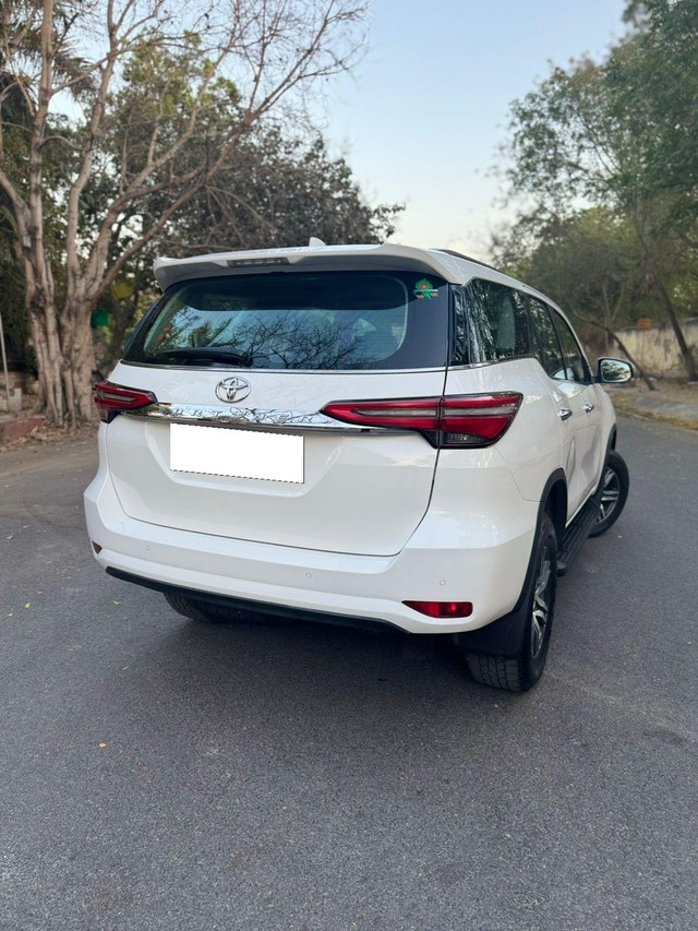 Second-hand 2025 Toyota Fortuner 4X2 Diesel AT for sale in New Delhi-9