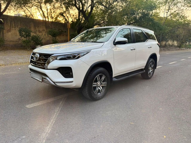 Second-hand 2025 Toyota Fortuner 4X2 Diesel AT for sale in New Delhi-11