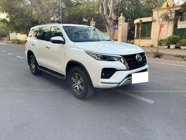 Second-hand 2025 Toyota Fortuner 4X2 Diesel AT for sale in New Delhi-12