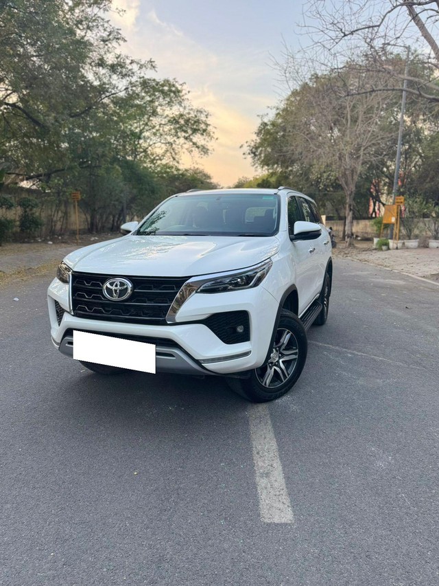 Second-hand 2025 Toyota Fortuner 4X2 Diesel AT for sale in New Delhi-4
