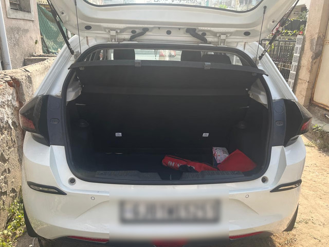 Second-hand 2022 Tata Altroz XZ Plus BSVI for sale in Ahmedabad-4