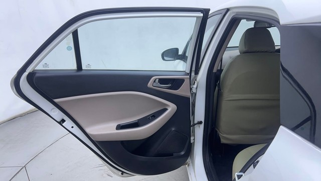 Second-hand 2016 Hyundai i20 Sportz 1.2 for sale in Hyderabad-31