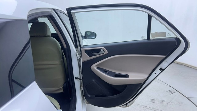 Second-hand 2016 Hyundai i20 Sportz 1.2 for sale in Hyderabad-36