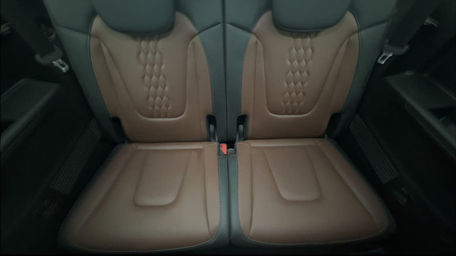 Second-hand 2022 Hyundai Alcazar Signature 6Str Diesel AT for sale in Kolkata-27