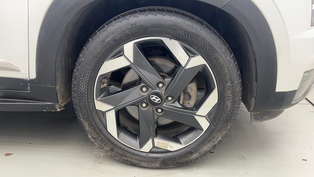 Second-hand 2022 Hyundai Alcazar Signature 6Str Diesel AT for sale in Kolkata-17