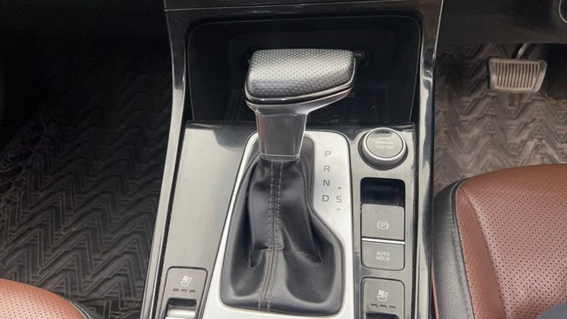 Second-hand 2022 Hyundai Alcazar Signature 6Str Diesel AT for sale in Kolkata-12