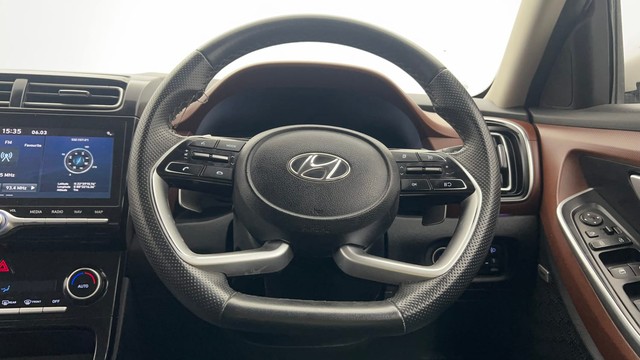 Second-hand 2022 Hyundai Alcazar Signature 6Str Diesel AT for sale in Kolkata-24