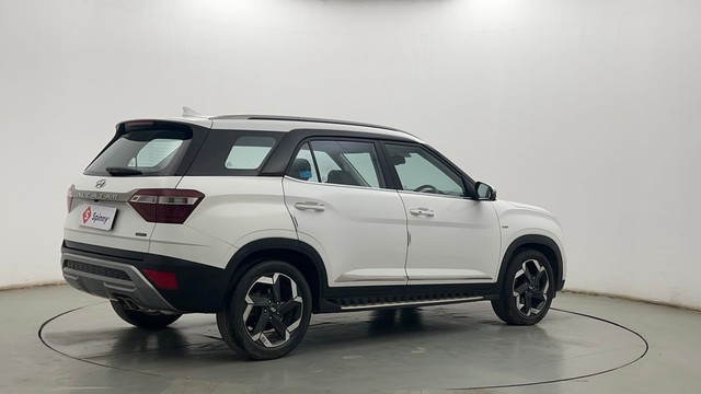 Second-hand 2022 Hyundai Alcazar Signature 6Str Diesel AT for sale in Kolkata-3