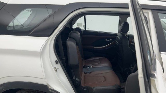 Second-hand 2022 Hyundai Alcazar Signature 6Str Diesel AT for sale in Kolkata-31