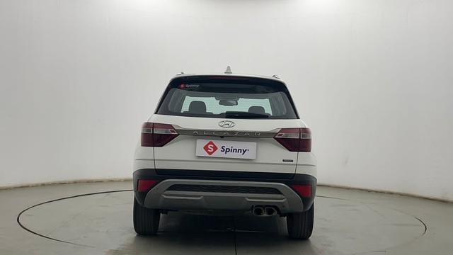 Second-hand 2022 Hyundai Alcazar Signature 6Str Diesel AT for sale in Kolkata-4
