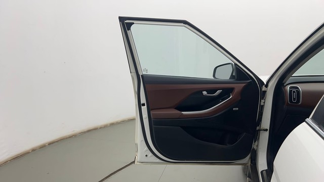 Second-hand 2022 Hyundai Alcazar Signature 6Str Diesel AT for sale in Kolkata-34