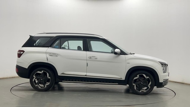 Second-hand 2022 Hyundai Alcazar Signature 6Str Diesel AT for sale in Kolkata-2