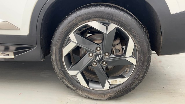 Second-hand 2022 Hyundai Alcazar Signature 6Str Diesel AT for sale in Kolkata-19