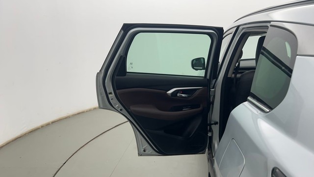 Second-hand 2022 Maruti Suzuki Grand Vitara Alpha AT for sale in Kolkata-33