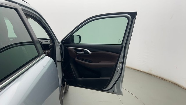 Second-hand 2022 Maruti Suzuki Grand Vitara Alpha AT for sale in Kolkata-16