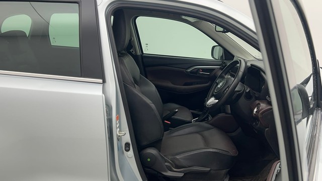 Second-hand 2022 Maruti Suzuki Grand Vitara Alpha AT for sale in Kolkata-15