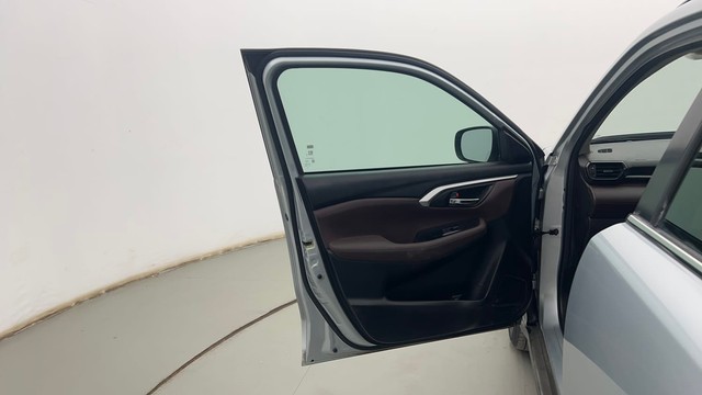 Second-hand 2022 Maruti Suzuki Grand Vitara Alpha AT for sale in Kolkata-29