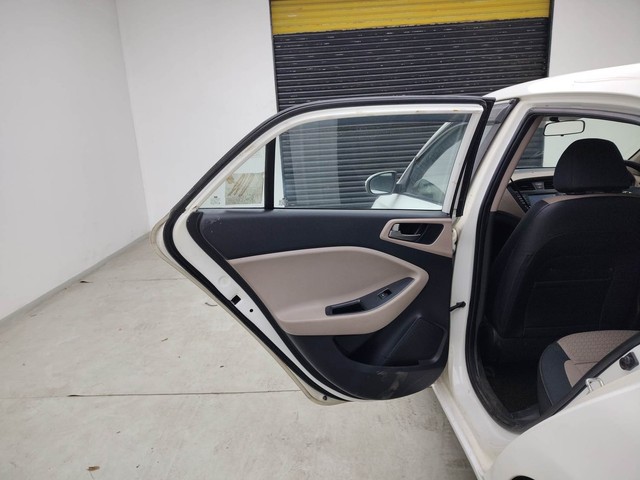 Second-hand 2017 Hyundai i20 1.2 Asta for sale in Visakhapatnam-32