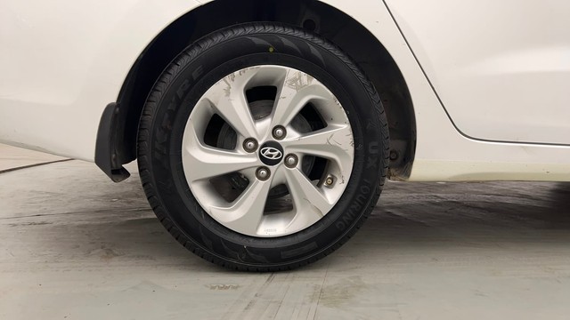 Second-hand 2019 Hyundai Xcent Petrol for sale in Chandigarh-18