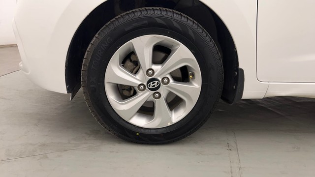 Second-hand 2019 Hyundai Xcent Petrol for sale in Chandigarh-20