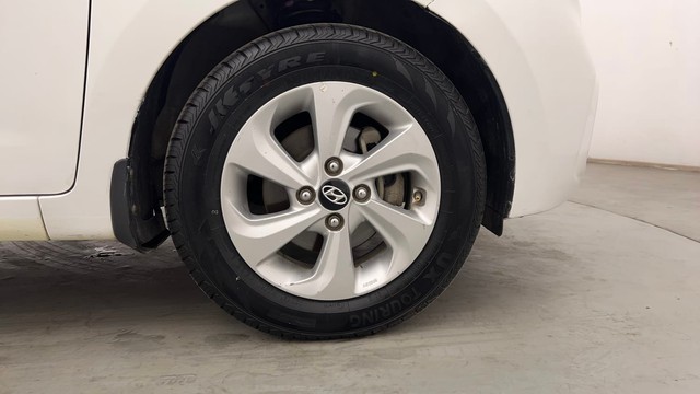 Second-hand 2019 Hyundai Xcent Petrol for sale in Chandigarh-17