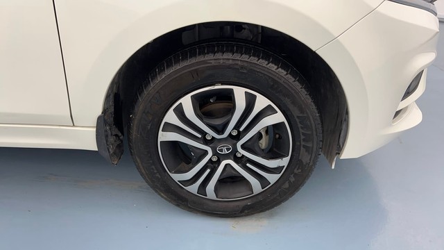 Second-hand 2023 Tata Tiago XT for sale in Lucknow-17