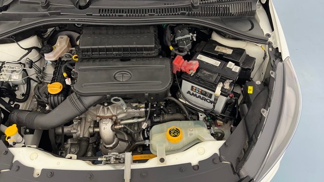 Second-hand 2023 Tata Tiago XT for sale in Lucknow-37