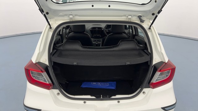 Second-hand 2023 Tata Tiago XT for sale in Lucknow-9