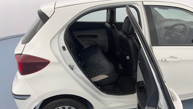Second-hand 2023 Tata Tiago XT for sale in Lucknow-25