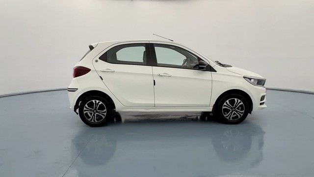 Second-hand 2023 Tata Tiago XT for sale in Lucknow-2