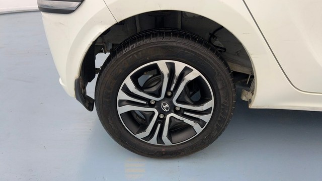 Second-hand 2023 Tata Tiago XT for sale in Lucknow-18