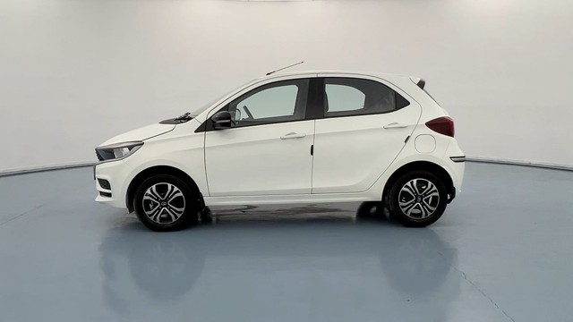 Second-hand 2023 Tata Tiago XT for sale in Lucknow-6