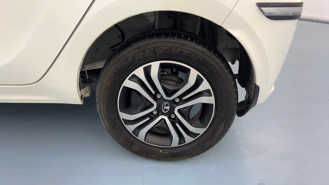 Second-hand 2023 Tata Tiago XT for sale in Lucknow-19