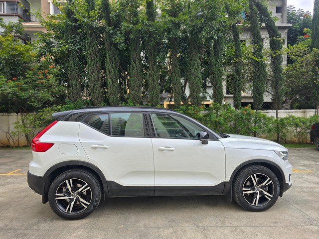 Second-hand 2020 Volvo XC40 T4 R-Design for sale in Bangalore-1