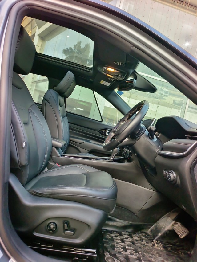 Second-hand 2022 Jeep Compass Model S DCT BSVI for sale in Bangalore-9