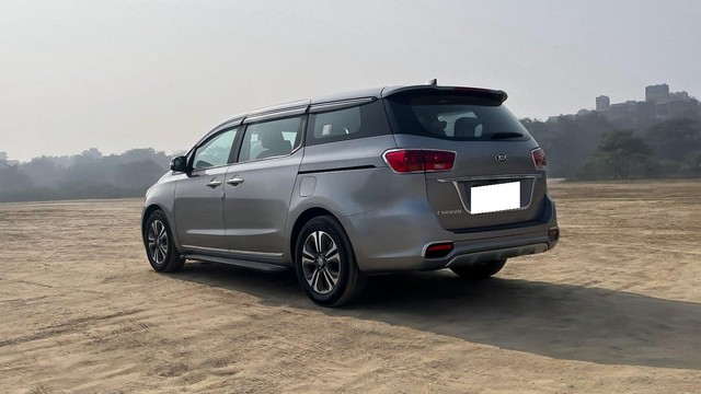 Second-hand 2021 Kia Carnival Premium for sale in New Delhi-3
